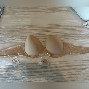 Strapless bra 38D NWT attachable straps